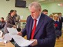 Сергей Миронов голосует на выборах Сергей Миронов голосует на выборах