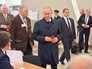 Владимир Путин голосует на выборах Владимир Путин голосует на выборах
