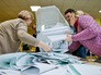 Подсчет голосов на одном из избирательных участков Подсчет голосов на одном из избирательных участков