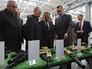 Президент России Владимир Путин во время смотра образцов продукции, выпускаемой предприятиями АО "Концерн Калашников" в Ижевске Президент России Владимир Путин во время смотра образцов продукции, выпускаемой предприятиями АО "Концерн Калашников" в Ижевске