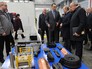 Президент России Владимир Путин во время смотра образцов продукции, выпускаемой предприятиями АО "Концерн Калашников" Президент России Владимир Путин во время смотра образцов продукции, выпускаемой предприятиями АО "Концерн Калашников"