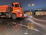 Поливальные машины проводят уборку улиц Поливальные машины проводят уборку улиц