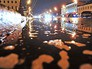 Поливальные машины проводят уборку улиц шампунем Поливальные машины проводят уборку улиц шампунем