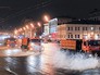 Поливальные машины проводят уборку улиц шампунем Поливальные машины проводят уборку улиц шампунем