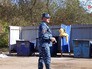 Полиция на месте месте обнаружения тела в мусорном контейнере Полиция на месте месте обнаружения тела в мусорном контейнере