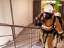 Пожарные МЧС проводят эвакуацию Пожарные МЧС проводят эвакуацию