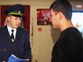 Советник управления контролем за объектами недвижимости Москвы осматривает обьект Советник управления контролем за объектами недвижимости Москвы осматривает обьект