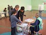 Премьер-министр Грузии Гиорги Квирикашили голосует с семьей на выборах Премьер-министр Грузии Гиорги Квирикашили голосует с семьей на выборах