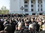 Жители Донецка на церемонии прощания с командиром ополчения ДНР Арсеном Павловым "Моторола" Жители Донецка на церемонии прощания с командиром ополчения ДНР Арсеном Павловым "Моторола"