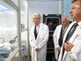 Сергей Собянин в научной лаборатории Сергей Собянин в научной лаборатории