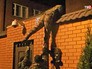 Силовики штурмуют коттедж Силовики штурмуют коттедж