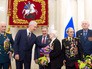 Сергей Собянин награждает ветеранов Сергей Собянин награждает ветеранов