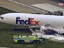 Последствия пожара на самолете службы доставки FedEx Последствия пожара на самолете службы доставки FedEx