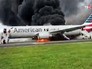 Горящий самолет авиакомпании American Airlines Горящий самолет авиакомпании American Airlines