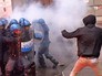 Столкновения полиции Италии с протестующими Столкновения полиции Италии с протестующими