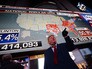 Горожанин в маске кандидата в президенты США Дональда Трампа Горожанин в маске кандидата в президенты США Дональда Трампа
