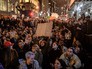 Участники акции протеста у небоскреба "Трамп Тауэр" в Нью-Йорке Участники акции протеста у небоскреба "Трамп Тауэр" в Нью-Йорке