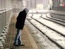 Пассажир ждет электричку Пассажир ждет электричку