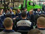 Президент России Владимир Путин во время посещения Ярославского моторного завода Президент России Владимир Путин во время посещения Ярославского моторного завода