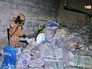 Военные специалисты выявляют следы химоружия примененного в Сирии Военные специалисты выявляют следы химоружия примененного в Сирии