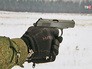 Пистолет в руках Пистолет в руках