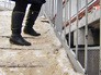 Не очищенный от снега надземный переход Не очищенный от снега надземный переход