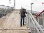 Не очищенный от снега надземный переход Не очищенный от снега надземный переход