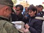 Российские военные доставили гумпомощь школьникам Сирии Российские военные доставили гумпомощь школьникам Сирии