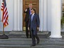 Избранный президент США Дональд Трамп и бывший губернатор штата Массачусетс Митт Ромни Избранный президент США Дональд Трамп и бывший губернатор штата Массачусетс Митт Ромни
