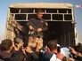 Драка беженцев за гумпомощь в Ираке Драка беженцев за гумпомощь в Ираке