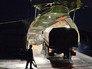 Военные проводят погрузку техники на самолет Военные проводят погрузку техники на самолет
