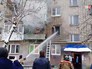 Пожарные тушат квартиру Пожарные тушат квартиру