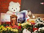 Цветы у подъезда в Домодедове, где жил убитый мальчик Цветы у подъезда в Домодедове, где жил убитый мальчик