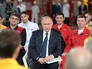 Президент России Владимир Путин общается с рабочими предприятия "Этерно" Президент России Владимир Путин общается с рабочими предприятия "Этерно"