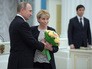 Президент России Владимир Путин во время вручения госпремии Елизавете Глинке в Кремле Президент России Владимир Путин во время вручения госпремии Елизавете Глинке в Кремле