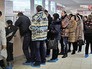 Очередь в регистратуру в поликлинике Очередь в регистратуру в поликлинике