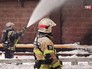 Пожарные МЧС на месте возгорания Пожарные МЧС на месте возгорания