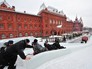 Ледяная горка возле Исторического музея в Москве Ледяная горка возле Исторического музея в Москве