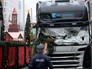 На месте происшествия, где грузовик протаранил рождественскую ярмарку в Берлине На месте происшествия, где грузовик протаранил рождественскую ярмарку в Берлине