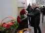 Руководитель департамента культуры Москвы Александр Кибовский возлагает цветы у здания Академического ансамбля песни и пляски Российской армии имени Александрова в Москве Руководитель департамента культуры Москвы Александр Кибовский возлагает цветы у здания Академического ансамбля песни и пляски Российской армии имени Александрова в Москве