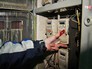 Электрики осматривают электрощетчики Электрики осматривают электрощетчики