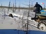 Вахтовики давят грузовиками медведя в Якутии Вахтовики давят грузовиками медведя в Якутии