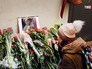 Цветы у здания благотворительного фонда МОО "Справедливая помощь" в память о погибшей Елизавете Глинка Цветы у здания благотворительного фонда МОО "Справедливая помощь" в память о погибшей Елизавете Глинка