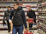 покупатели в супермаркете покупатели в супермаркете