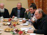 Владимир Путин во время беседы с рыбаками после Рождественского богослужения в Свято-Юрьевом монастыре в Новгородской области. Владимир Путин во время беседы с рыбаками после Рождественского богослужения в Свято-Юрьевом монастыре в Новгородской области.