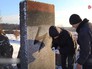 Украинские радикалы осквернили польский мемориал Украинские радикалы осквернили польский мемориал