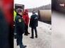 Инспекторы МЧС на месте ДТП с участием грузовика Инспекторы МЧС на месте ДТП с участием грузовика