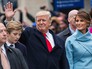 Президент США Дональд Трамп, его супруга Меланья и сын Бэррон во время парада в честь инаугурации в Вашингтоне Президент США Дональд Трамп, его супруга Меланья и сын Бэррон во время парада в честь инаугурации в Вашингтоне