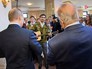 Владимир Путин поет со студентами Владимир Путин поет со студентами