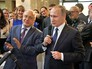 Владимир Путин поет со студентами Владимир Путин поет со студентами